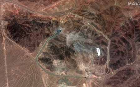 Trump threatens Democrats with prosecution for leaking Iran intel