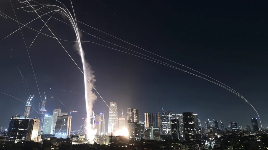 Iran sends new missile barrage at Israel, Israel renews Iran attacks