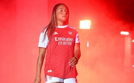 Smith joins Arsenal for world record £1m fee