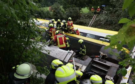 Three dead after train crash in Germany