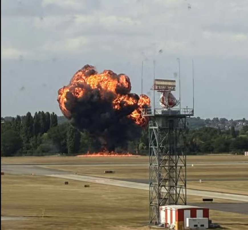 Plane 'crashes moment after takeoff' at Southend Airport
