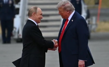 WATCH Trump greet Putin as he arrives in Alaska