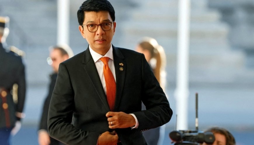 Madagascar president flees after losing support of key army unit