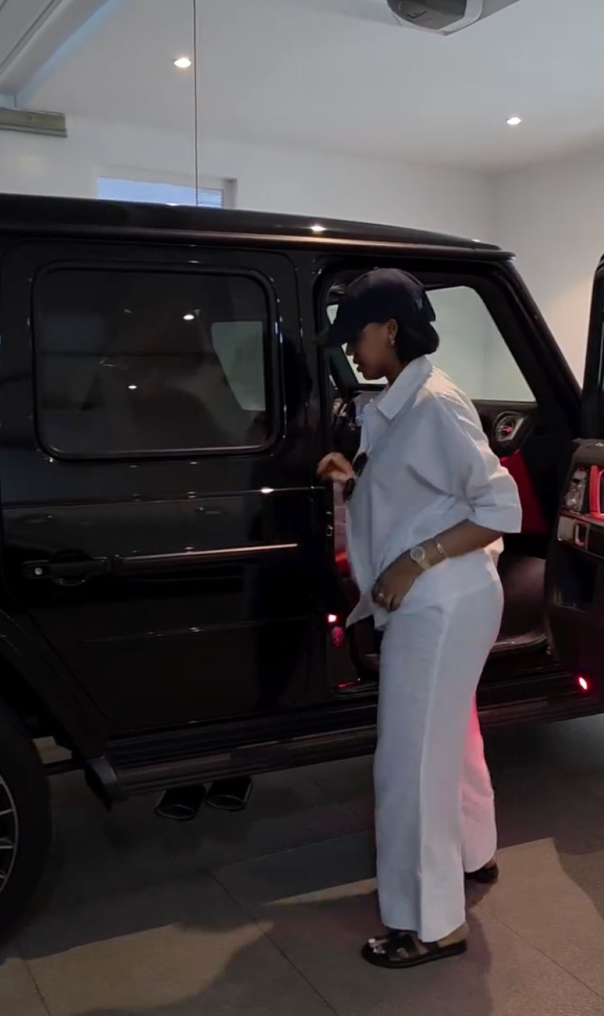 Former Miss Rwanda Jolly Mutesi Buys 2025 Mercedes-Benz G-Wagon Worth Rwf 359 Million