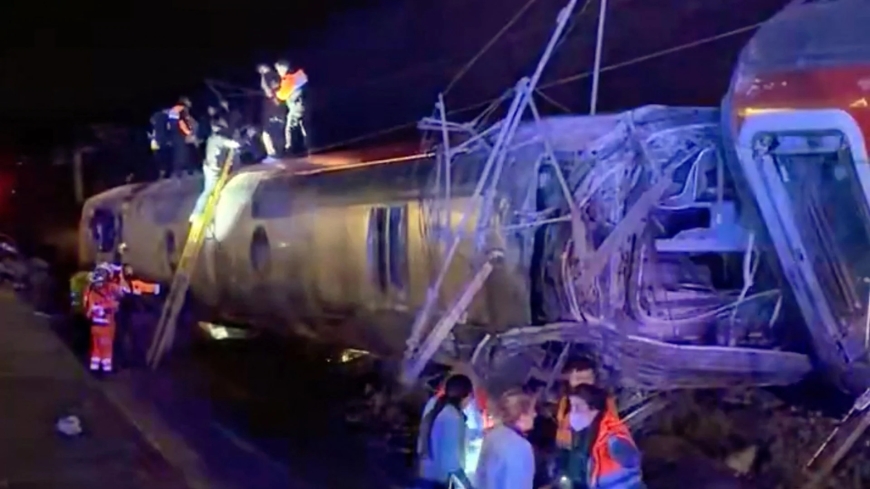 At least 21 dead and dozens injured in collision between two trains in Spain