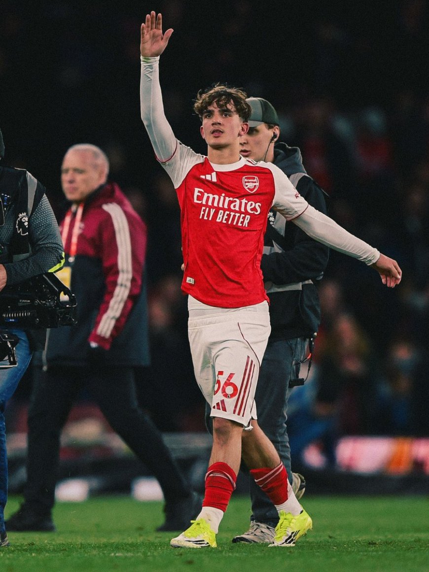 Dowman makes history to seal vital Arsenal win over Everton