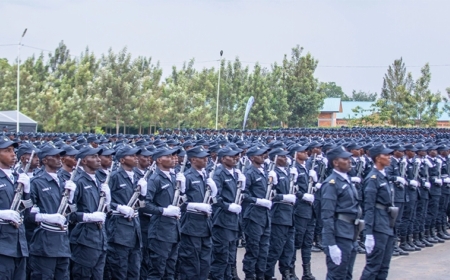 Kagame promotes over 5,700 police officers