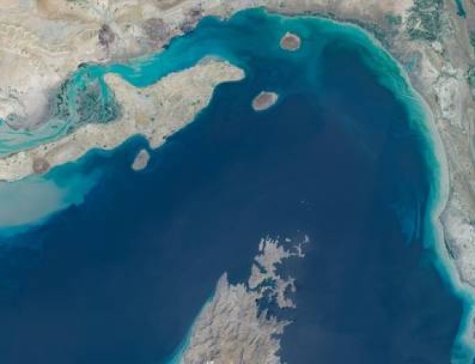 US says Iranian trade through Strait of Hormuz fully halted