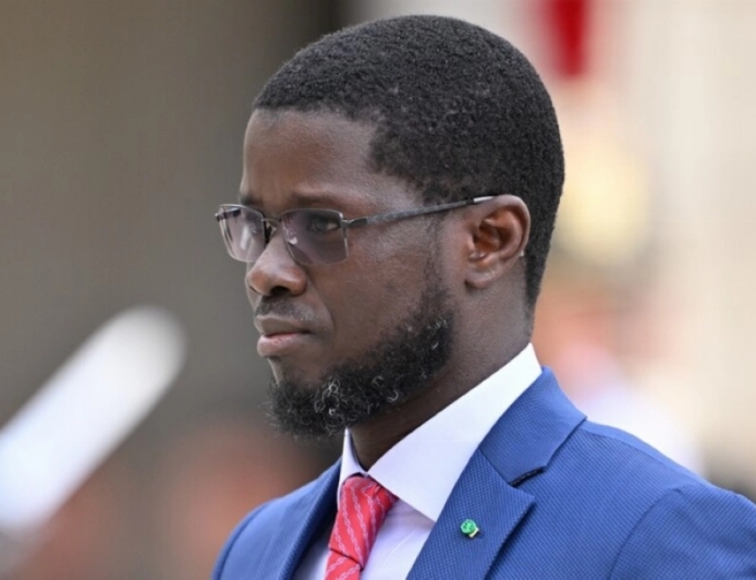 Senegal president dismisses prime minister, dissolves government