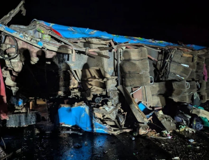 20 schoolchildren killed in bus crash in Uganda