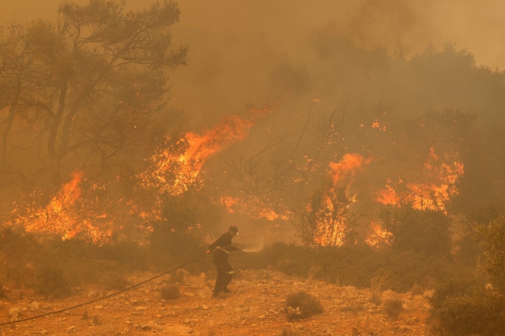 Wind-fanned fires and high heat kill around 30 people in Algeria