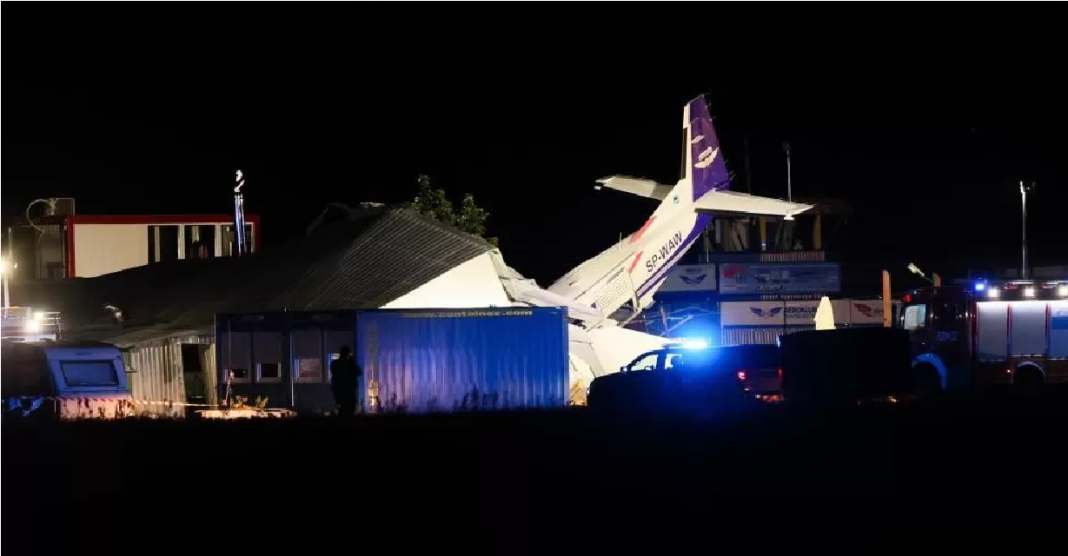 Plane crash at Chrcynno hangar kills five and injures seven