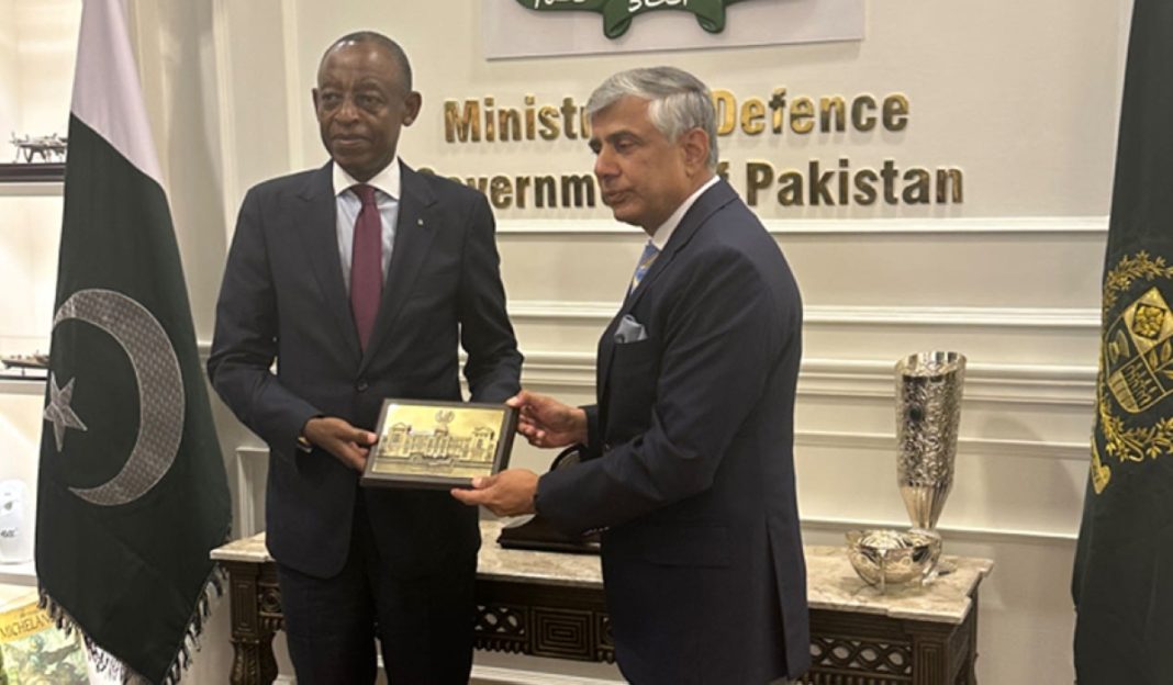 Amb. Kimonyo presents credentials to Pakistani President, woos investors