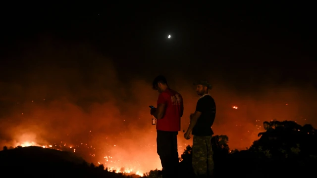 Rhodes blazes 'out of control' as thousands flee Greek fires