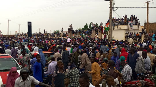 Thousands demand withdrawal of French troops from Niger